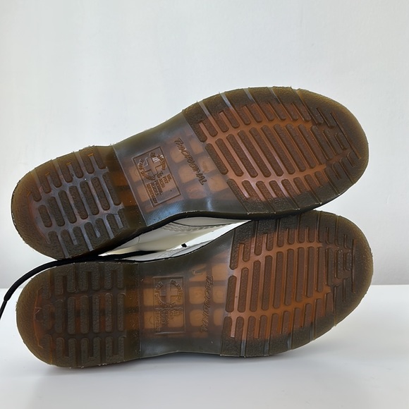 Dr. Martens 1460 Women’s Smooth Boots in White, size 8L - Picture 2 of 9